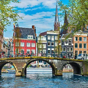 https://crown-hotel.amsterdamhotelsnl.com